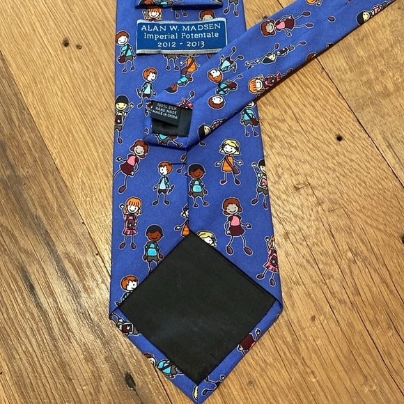 Alan W Madden Imperial Potentate 2012 - 2013 Children of the World Silk Tie - Picture 4 of 5